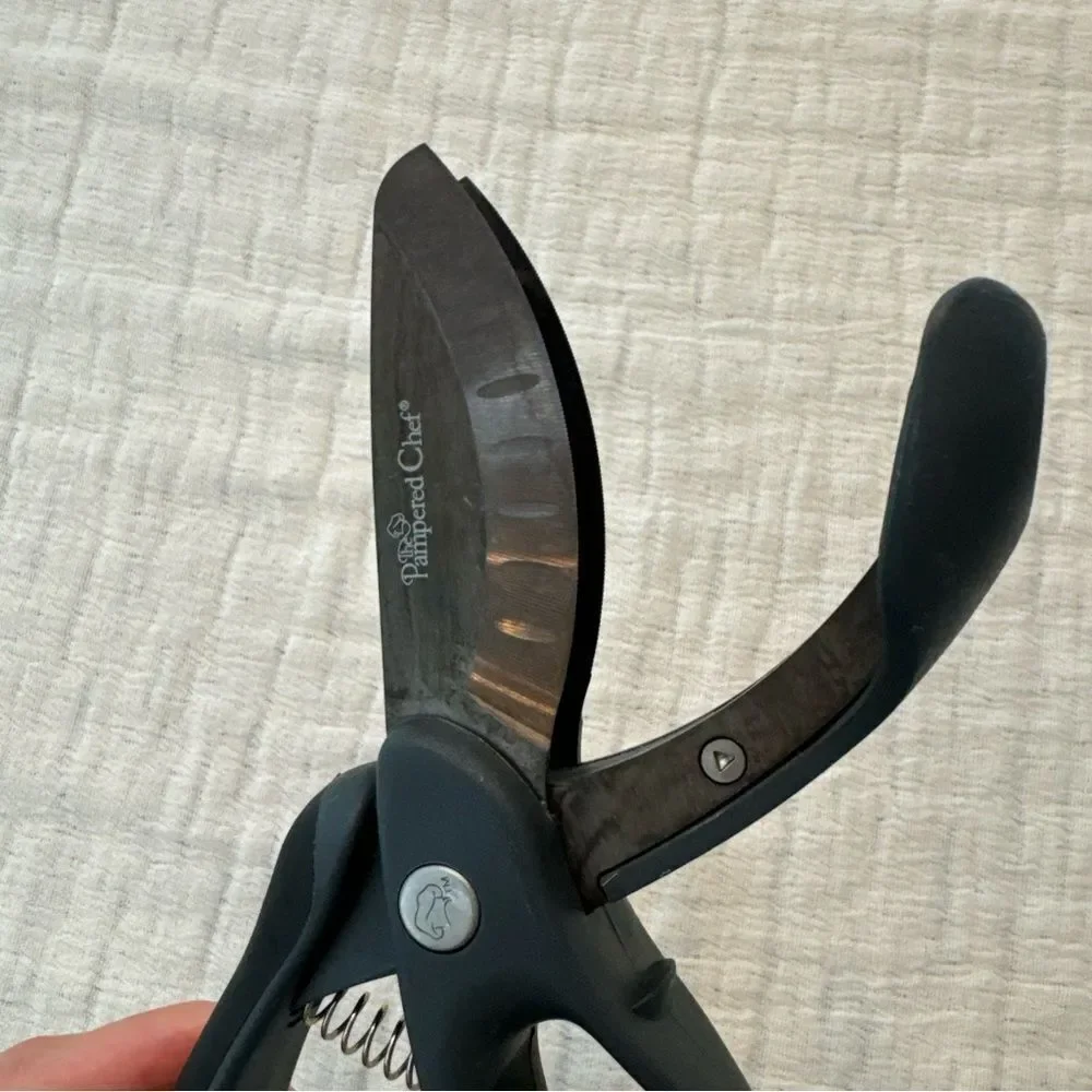 The Pampered Chef Salad Chopper Dual Blade Lettuce Scissors